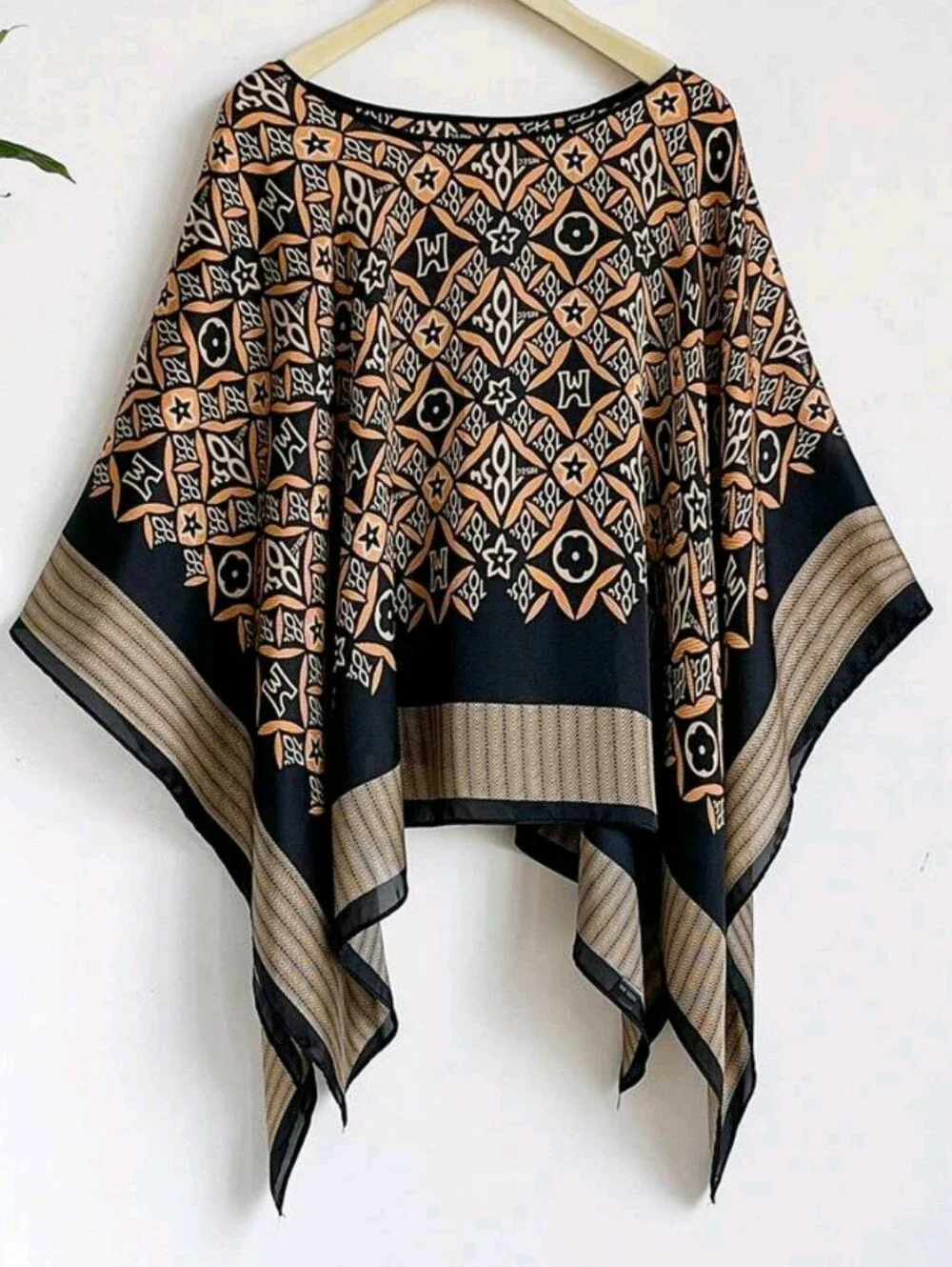 BRAND NEW ** Black & Tan Geometric Shawl